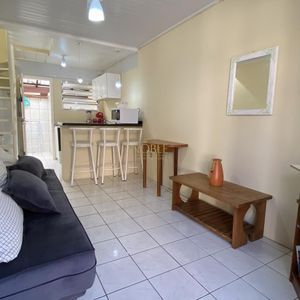 Casa, 1 dormitório, 1 vaga no residencial dona alvina em Torres para Comprar