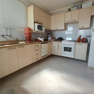 Apartamento com 142m², 3 dormitórios, 1 suíte, 2 vagas no Torre de La Cité em Torres para Comprar