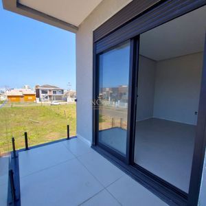 Geminado com 110m², 3 dormitórios, 1 suíte, 1 vaga no bairro Morada das Palmeiras em Torres para Comprar