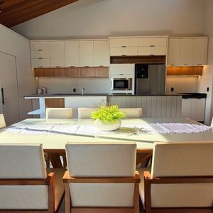 Casa com 180m², 3 dormitórios, 1 suíte, 2 vagas no bairro Praia da Cal em Torres para Comprar