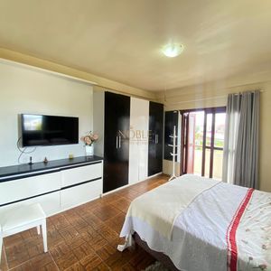 Casa com 300m², 5 dormitórios, 3 vagas no bairro Getúlio Vargas em Torres para Comprar