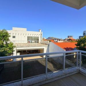 Casa com 400m², 5 dormitórios, 1 suíte, 4 vagas no bairro Stan em Torres para Comprar