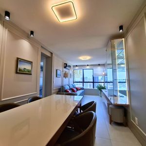 Apartamento com 76m², 2 dormitórios, 1 suíte, 2 vagas no Vesta em Torres para Comprar