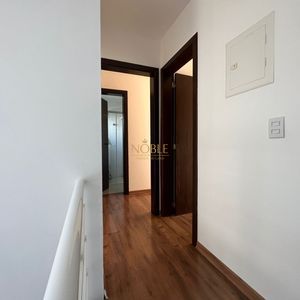 Sobrado com 350m², 4 dormitórios, 4 suítes, 2 vagas no bairro Centenário em Torres para Comprar