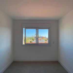 Apartamento com 88m², 2 dormitórios, 1 suíte, 2 vagas no Residencial Acrópole em Torres para Comprar