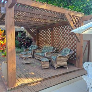 Sobrado com 330m², 3 dormitórios, 1 suíte, 5 vagas no bairro Centenário em Torres para Comprar