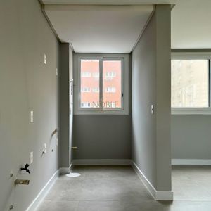 Apartamento com 77m², 2 dormitórios, 1 suíte, 2 vagas no Maui Residencial em Torres para Comprar