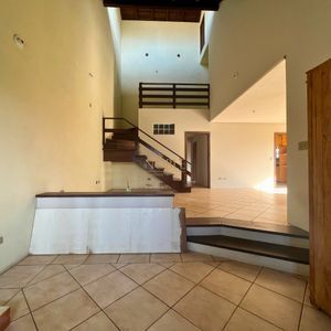 Casa, 6 dormitórios, 1 suíte, 4 vagas no bairro Stan em Torres para Comprar