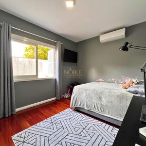 Casa com 184m², 3 dormitórios, 1 suíte, 2 vagas no bairro Igra Norte em Torres para Comprar