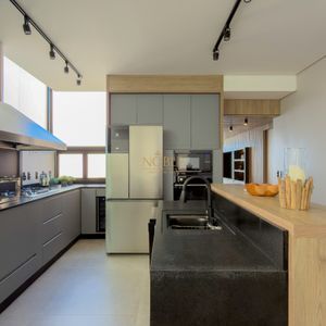 Cobertura com 220m², 3 dormitórios, 3 suítes, 2 vagas no Dona Iris em Torres para Comprar