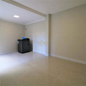 Sobrado com 220m², 5 dormitórios, 4 suítes, 3 vagas no bairro Stan em Torres para Comprar