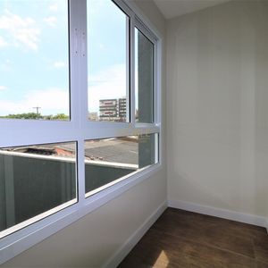 Sobrado com 220m², 5 dormitórios, 4 suítes, 3 vagas no bairro Stan em Torres para Comprar