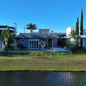 Casa de Condomínio com 206m², 4 dormitórios, 4 suítes, 2 vagas no Reserva das Águas em Torres para Comprar