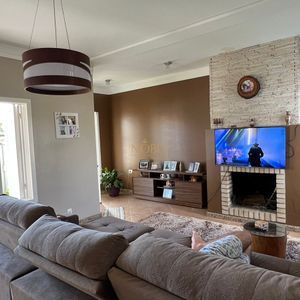Sobrado com 290m², 4 dormitórios, 1 suíte, 2 vagas no bairro Igra Norte em Torres para Comprar