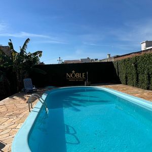 Sobrado com 290m², 4 dormitórios, 1 suíte, 2 vagas no bairro Igra Norte em Torres para Comprar