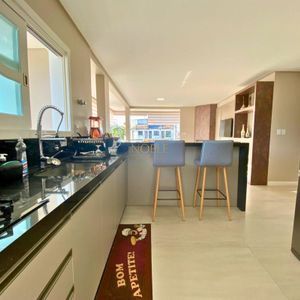 Apartamento com 156m², 3 dormitórios, 1 suíte, 1 vaga no bairro Stan em Torres para Comprar