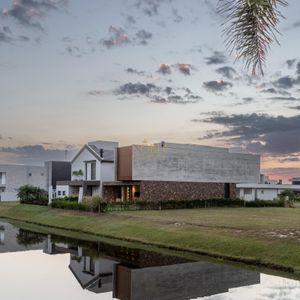 Casa de Condomínio com 244m², 4 dormitórios, 4 suítes, 2 vagas no Condomínio Ilhas Park em Torres para Comprar