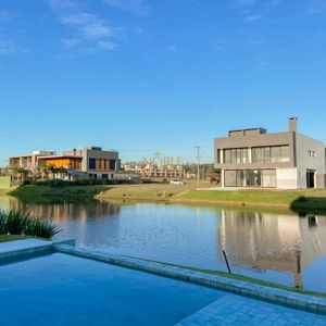 Casa de Condomínio com 375m², 4 dormitórios, 4 suítes, 2 vagas no Condomínio Ilhas Park em Torres para Comprar