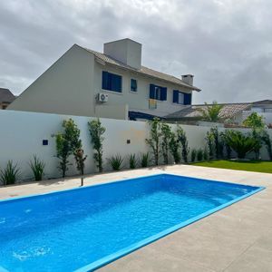 Casa com 288m², 4 dormitórios, 4 suítes, 4 vagas no bairro Bella Torres em Passo de Torres para Comprar