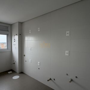 Apartamento com 52m², 1 dormitório, 1 suíte, 1 vaga no Punta Del Sole em Torres para Comprar