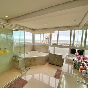 Cobertura com 380m², 5 dormitórios, 3 suítes, 3 vagas no Firenze em Torres para Comprar