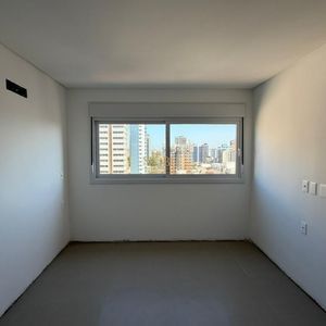 Apartamento com 98m², 2 dormitórios, 2 suítes, 2 vagas no Punta Del Sole em Torres para Comprar