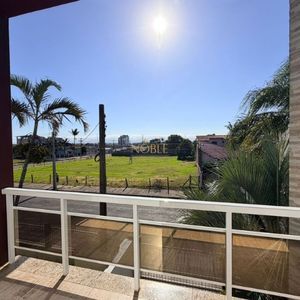 Casa com 400m², 5 dormitórios, 1 suíte, 4 vagas no bairro Stan em Torres para Comprar