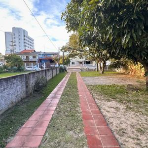 Casa, 3 dormitórios, 2 vagas no bairro Centro em Torres para Comprar