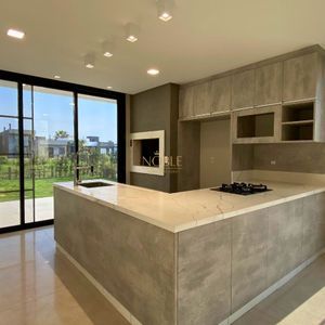 Casa de Condomínio com 190m², 3 dormitórios, 3 suítes, 2 vagas no Reserva das Águas em Torres para Comprar