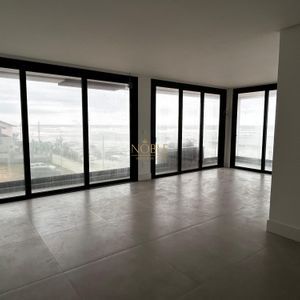 Apartamento com 138m², 3 dormitórios, 3 suítes, 2 vagas no Aura em Torres para Comprar