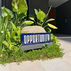 Apartamento com 80m², 2 dormitórios, 1 suíte, 1 vaga no Opportunity em Torres para Comprar