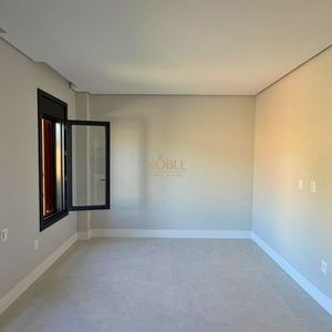 Casa com 335m², 4 dormitórios, 4 suítes, 2 vagas no Reserva das Águas em Torres para Comprar