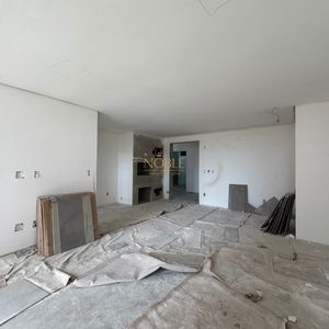 Apartamento com 80m², 2 dormitórios, 1 suíte, 2 vagas no Mirage em Torres para Comprar