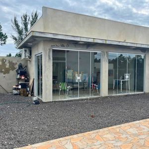 Casa com 180m², 3 dormitórios, 1 suíte, 4 vagas no bairro Novo Passo em Passo de Torres para Comprar