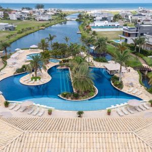 Casa de Condomínio com 360m², 4 dormitórios, 4 suítes, 2 vagas no Ocean Side em Torres para Comprar