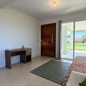 Casa com 226m², 3 dormitórios, 1 suíte, 2 vagas no bairro Paraíso em Torres para Comprar