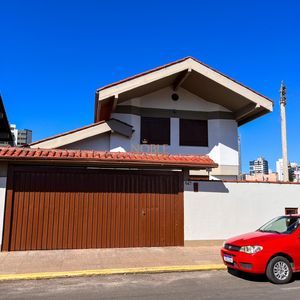 Casa com 338m², 4 dormitórios, 2 suítes, 3 vagas no bairro Centro em Passo de Torres para Comprar