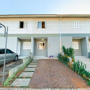 Sobrado com 54m², 2 dormitórios, 1 vaga no Residencial Bela Vista em Torres para Comprar
