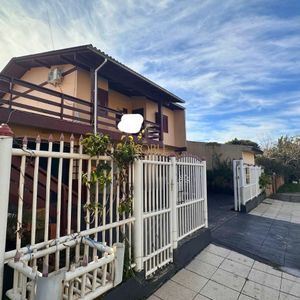 Casa, 6 dormitórios, 2 vagas no bairro Praia da Cal em Torres para Comprar