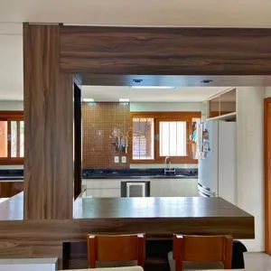 Casa com 272m², 4 dormitórios, 1 suíte, 3 vagas no bairro Igra Norte em Torres para Comprar