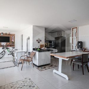 Apartamento com 201m², 3 dormitórios, 1 suíte, 3 vagas no Paris em Torres para Comprar