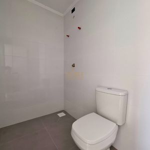 Apartamento com 74m², 2 dormitórios, 1 suíte, 1 vaga no Residencial Acrópole em Torres para Comprar