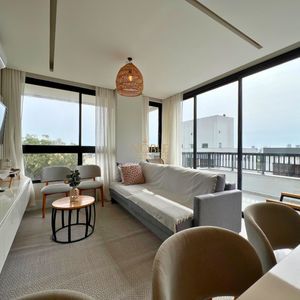 Apartamento com 64m², 2 dormitórios, 1 suíte, 1 vaga no Aston em Torres para Comprar