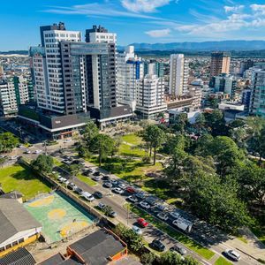 Apartamento com 110m², 3 dormitórios, 3 suítes, 2 vagas no Montalcino em Torres para Comprar