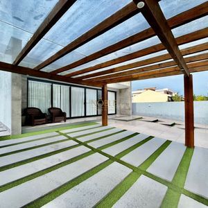 Casa com 670m², 5 dormitórios, 3 suítes, 3 vagas no bairro Bellatorres em Passo de Torres para Comprar