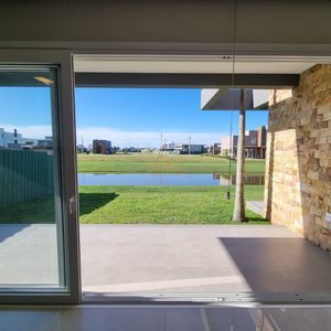 Casa de Condomínio com 206m², 3 dormitórios, 1 suíte, 2 vagas no Reserva das Águas em Torres para Comprar