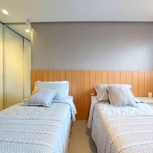 Apartamento com 102m², 3 dormitórios, 1 suíte, 2 vagas no Maui Residencial em Torres para Comprar