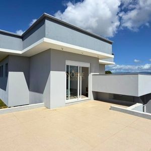 Casa com 226m², 3 dormitórios, 1 suíte, 2 vagas no bairro Paraíso em Torres para Comprar