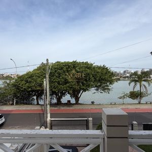 Casa com 252m², 5 dormitórios, 1 suíte, 2 vagas no bairro Centro em Torres para Comprar