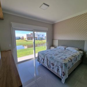 Casa de Condomínio com 206m², 3 dormitórios, 1 suíte, 2 vagas no Reserva das Águas em Torres para Comprar